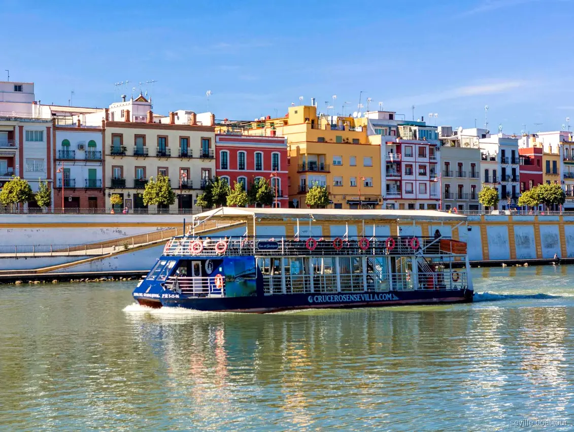 Walking tour through Triana included in the Guadalquivir flamenco combo ticket