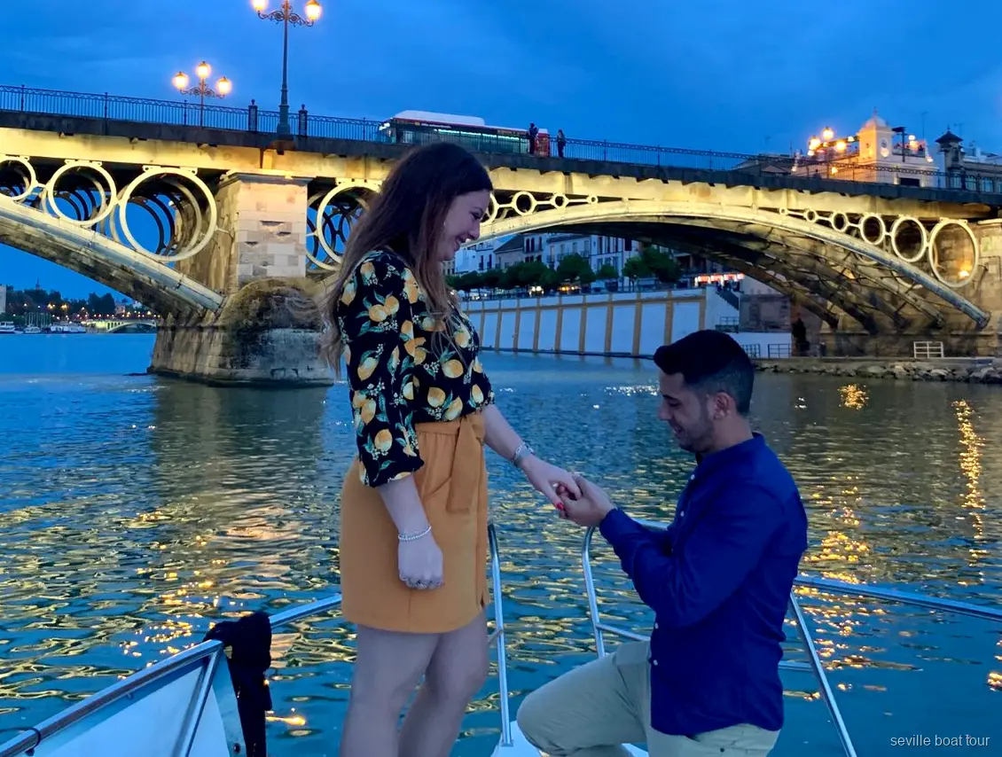 Paseo en Yate Romántico, barco privado para dos en el Guadalquivir en Sevilla